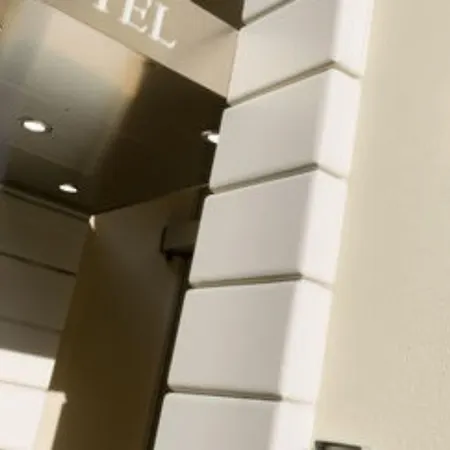 Palazzo Bezzi 4* رافيننا